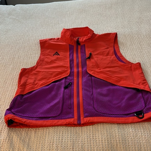 NIKE Men’s ACG Vest Orange Purple Size Small - Picture 8 of 13